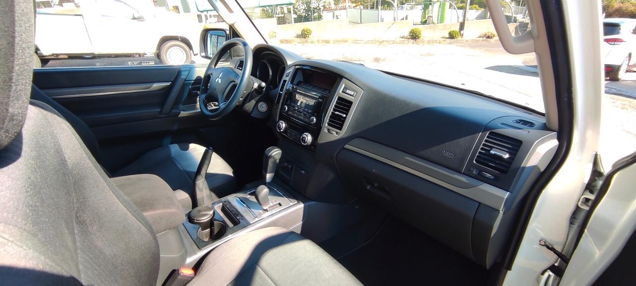 Mitsubishi Pajero 3.2 DI-D 16V aut. 3p. Invite DPF