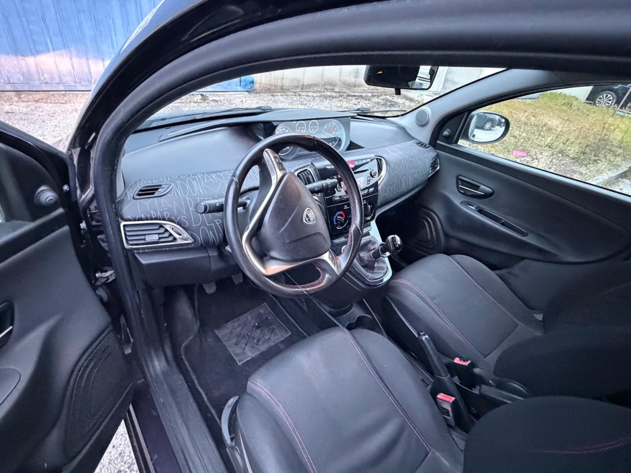 Lancia Ypsilon 1.2 69 CV Unyca