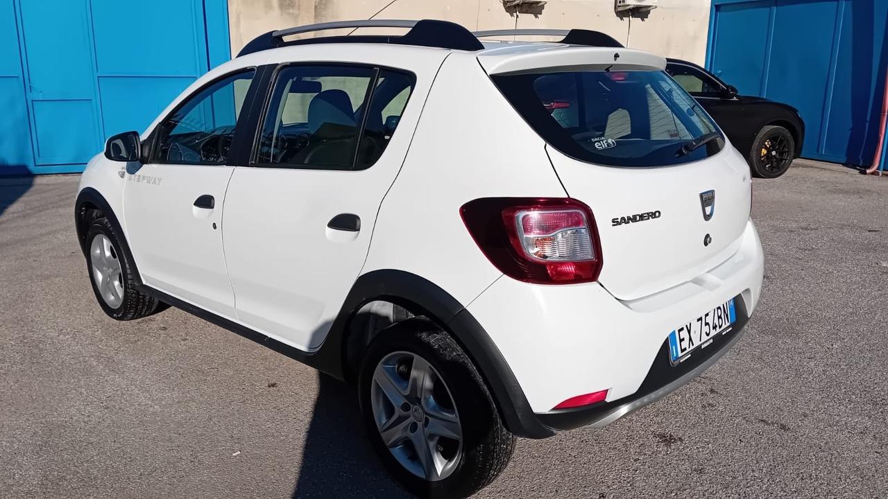 Dacia Sandero stepway -1.4 dci- full-2014