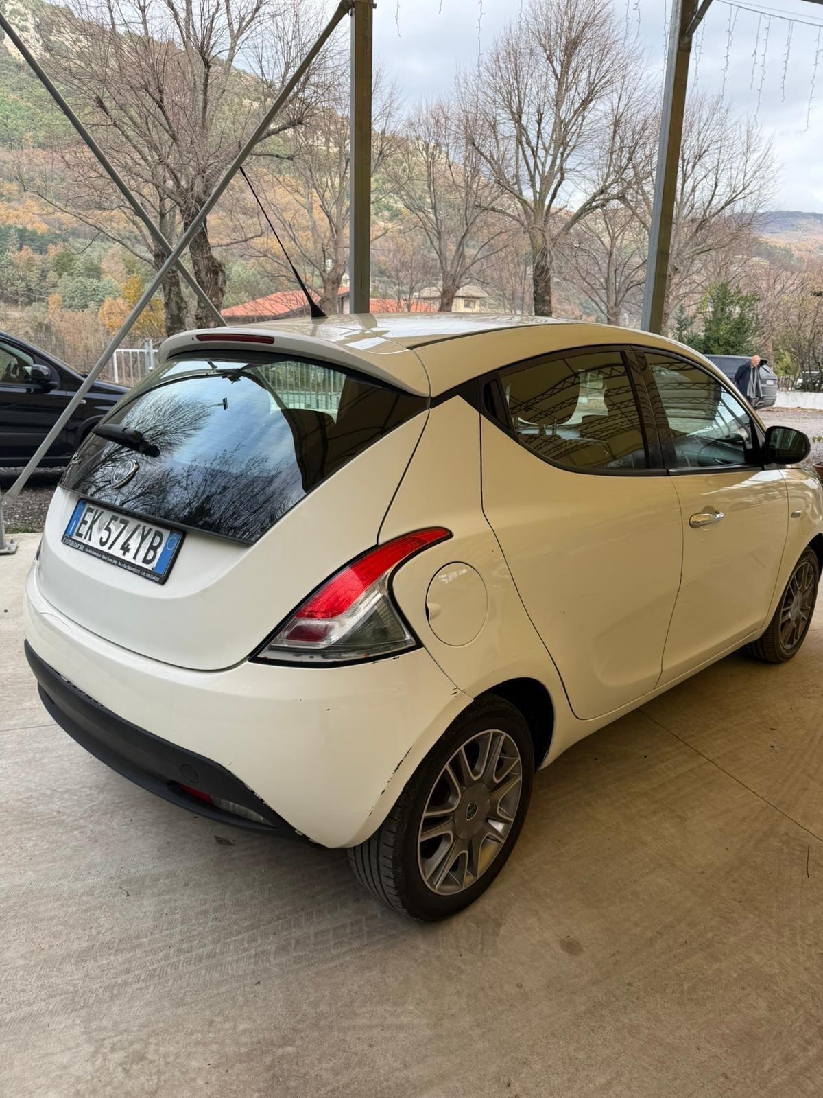 Lancia Ypsilon 1.3 MJT 16V 95 CV 5 porte S&S Silver