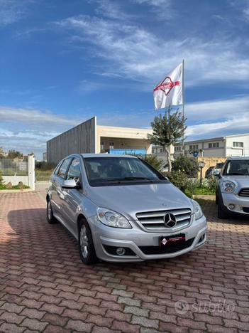 MERCEDES-BENZ B 180 CDI Premium