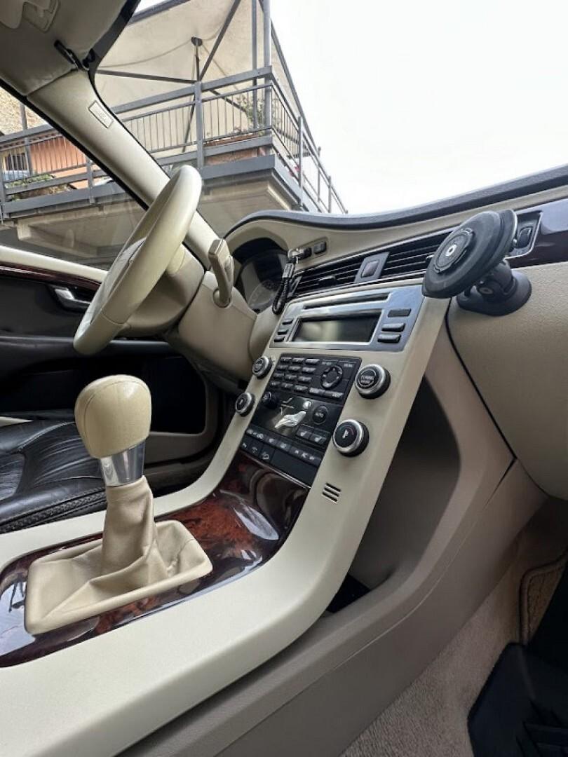 VOLVO XC70 D5 AWD kin