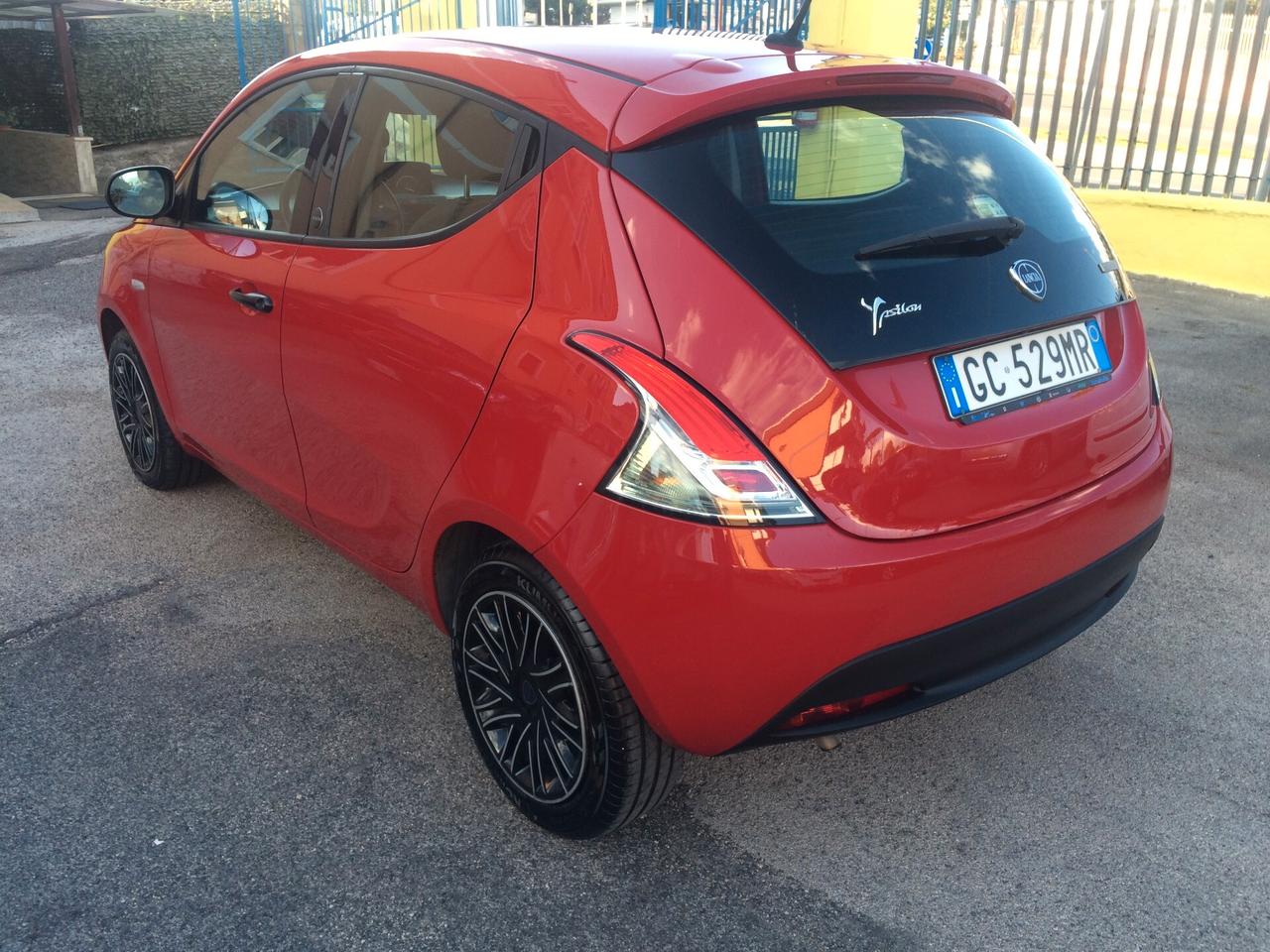 2020 lancia Ypsilon 1.0 FireFly 5 porte S&S Hybrid Ecochic Silver