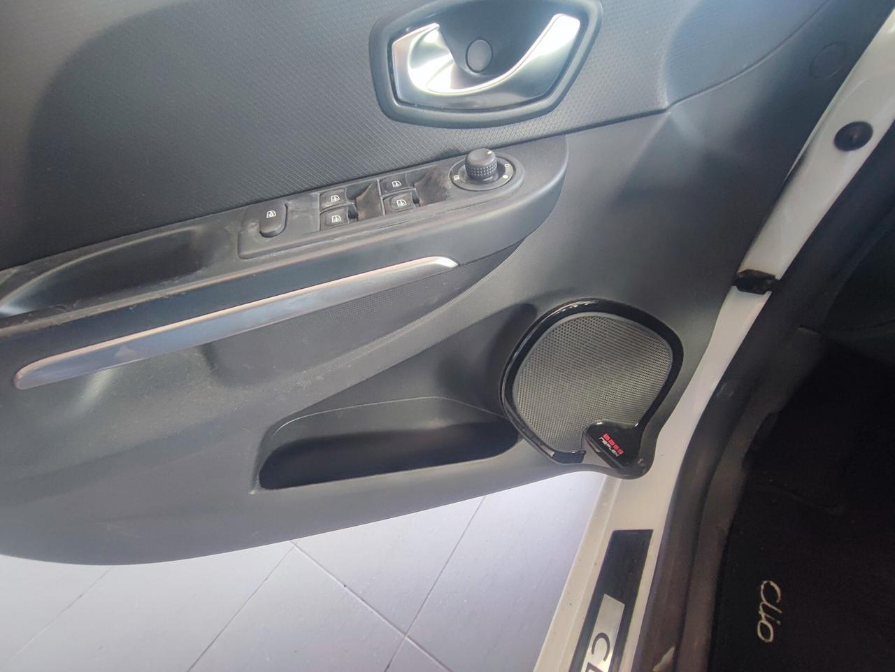 Renault Clio 1.2 5 PT Costume National