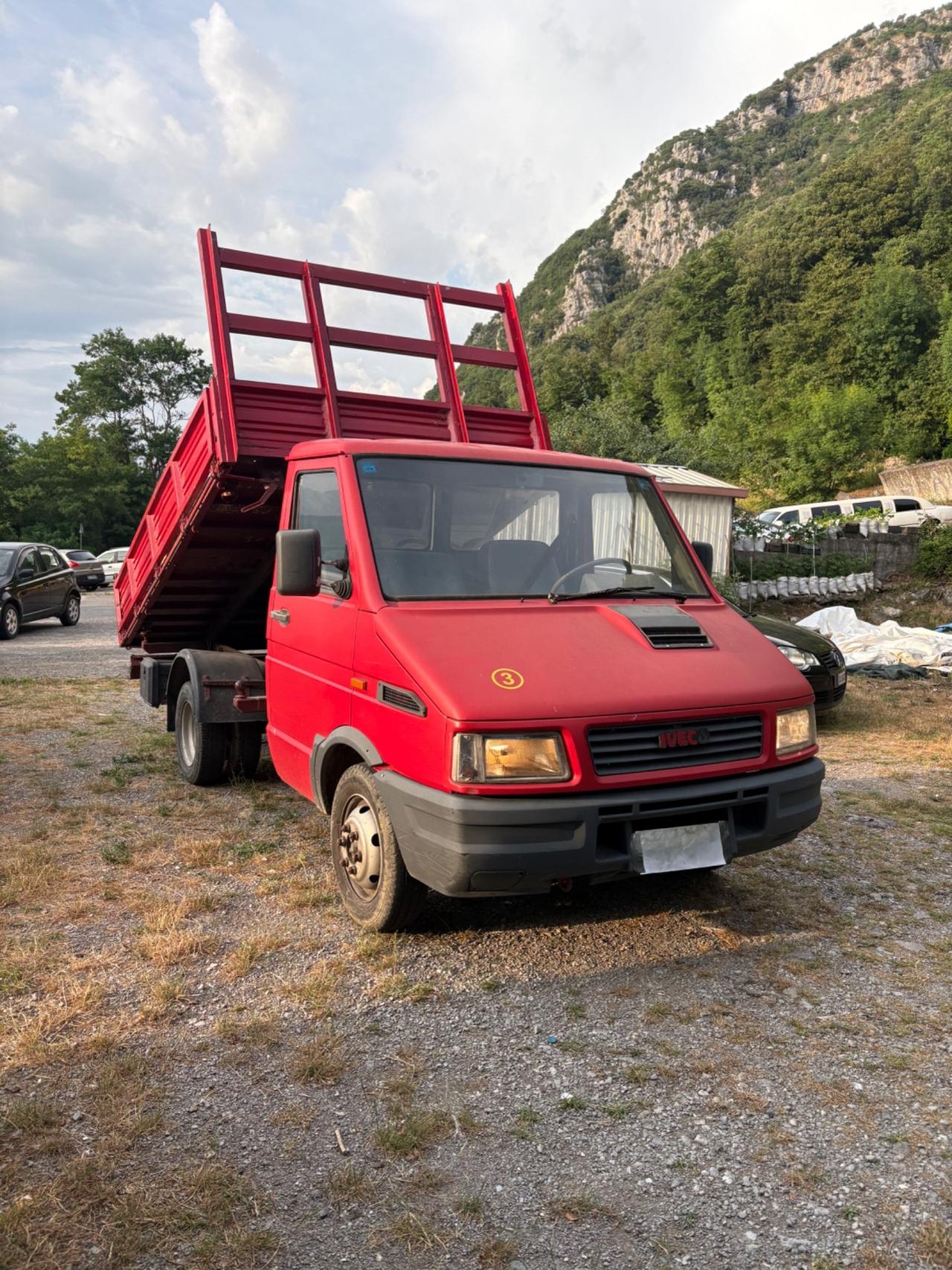 Iveco 35.10 ribaltabile trilaterale