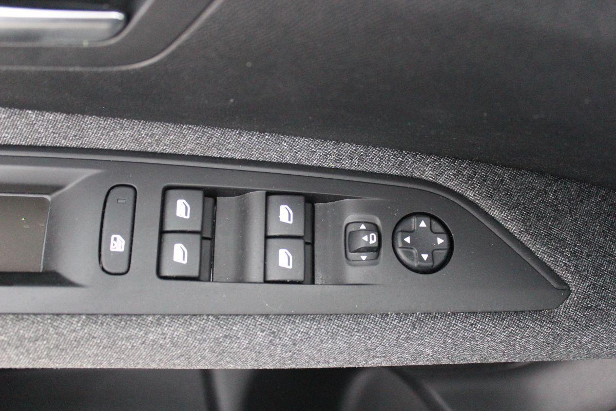 PEUGEOT - 3008 - BlueHDi 130 EAT8 S&S Business