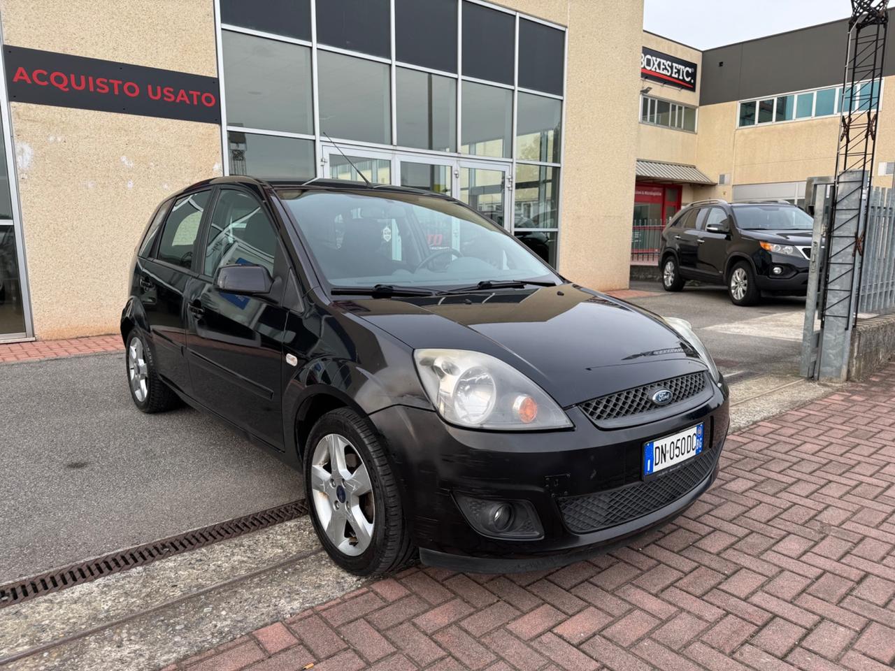 Ford Fiesta 1.2 Benzina. Ok Neopatentati