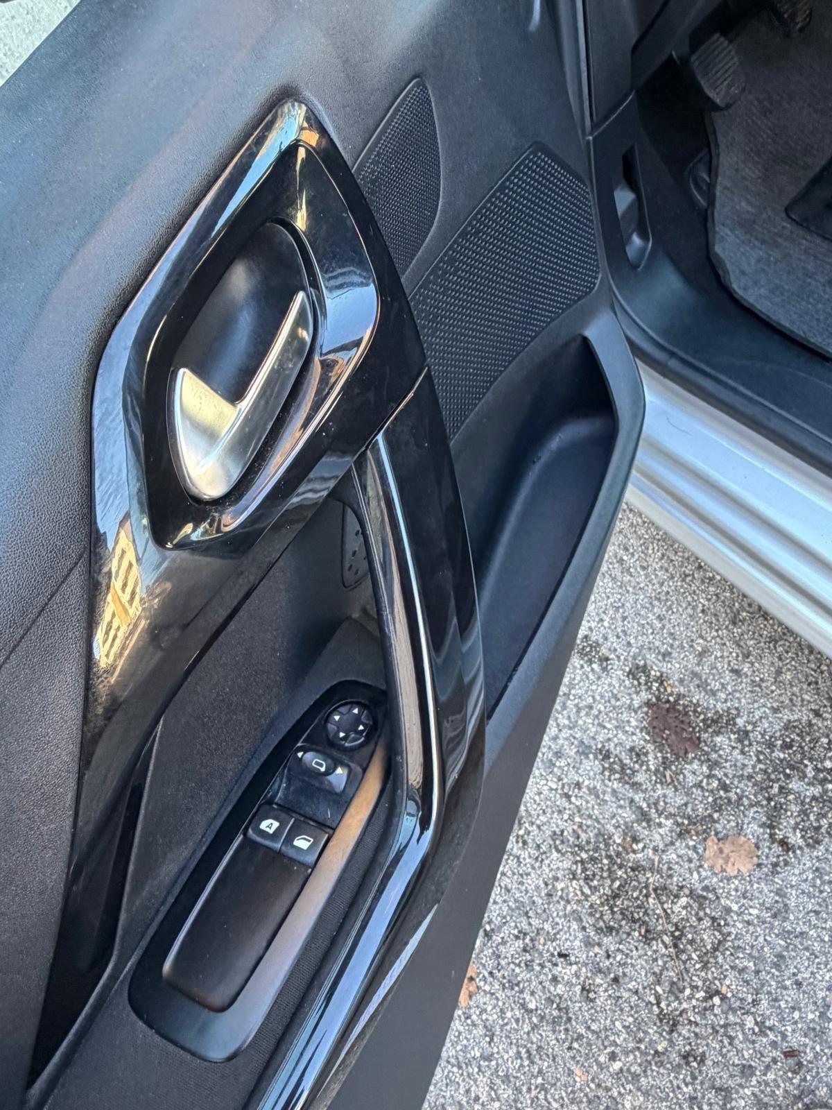 Peugeot 208 1.0 VTi 68 CV 5 porte Access