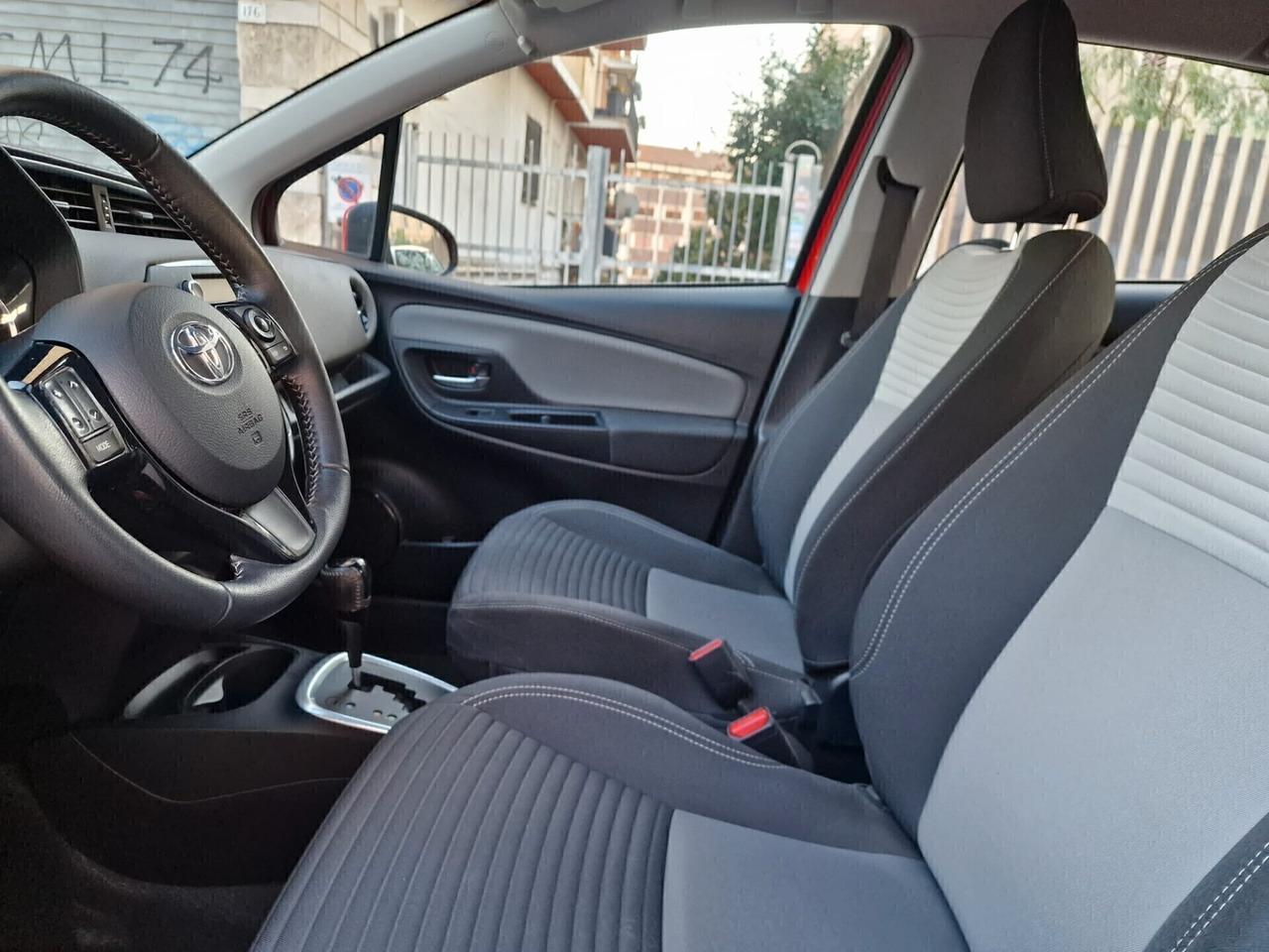 Toyota Yaris 1.5 Hybrid 5 porte Ok neopatentati