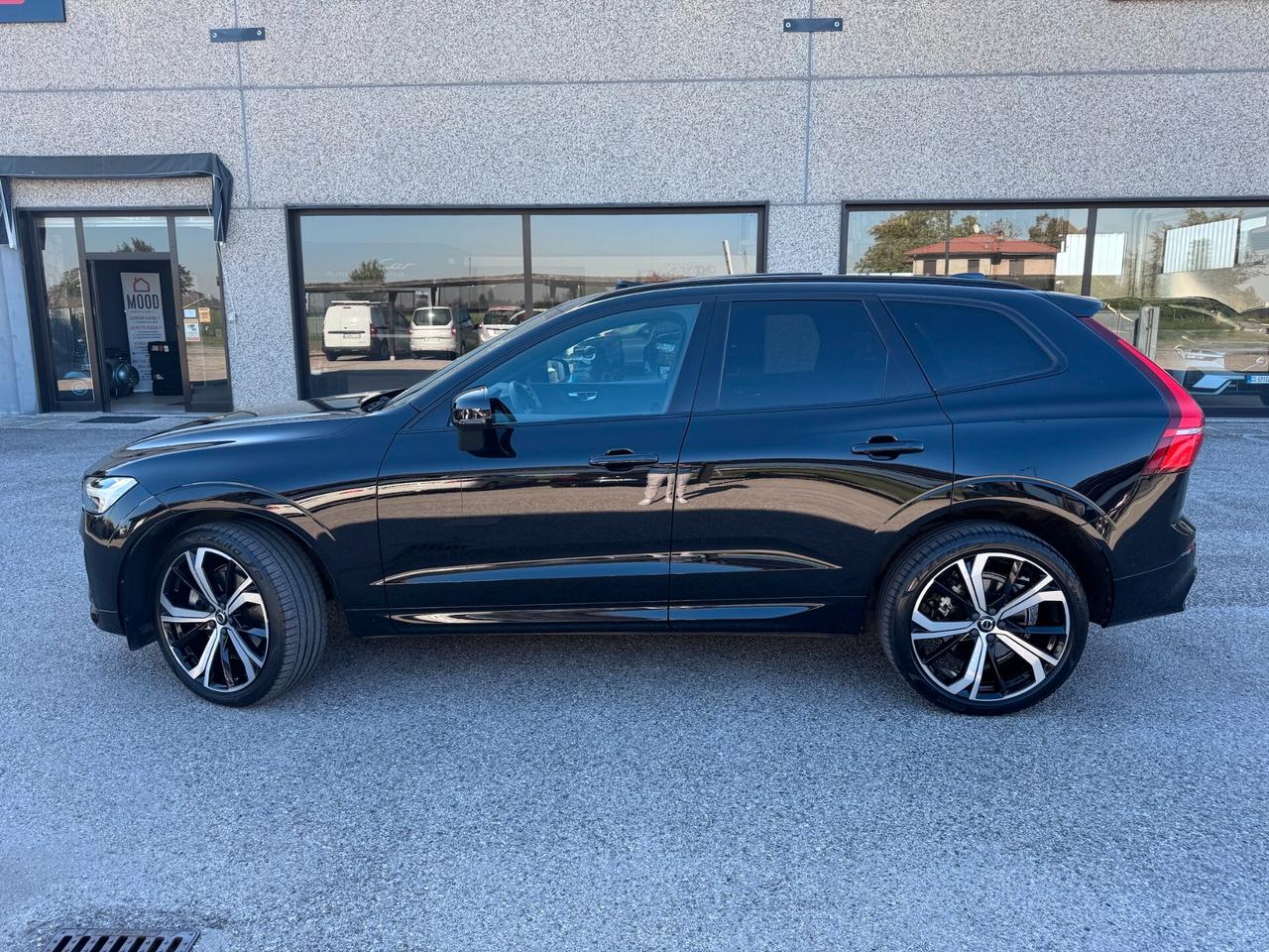 Volvo XC60 2.0 b4 R-design Ultimate Dark awd auto TETTO - AUTOCARRO - IVA ESPOSTA