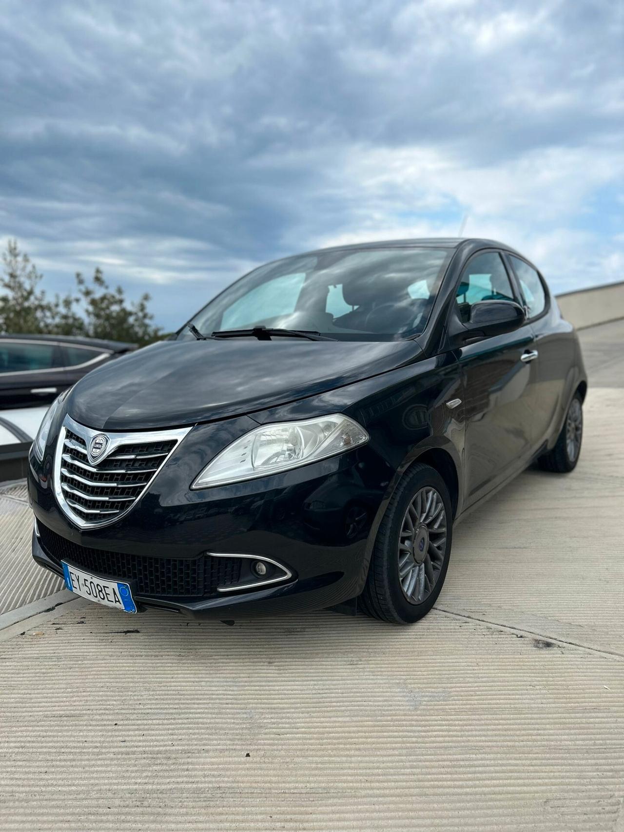 Lancia Ypsilon 1.3 MJT 16V 95 CV 5 porte