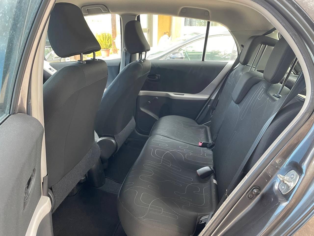 TOYOTA YARIS 1.0 B - 2009