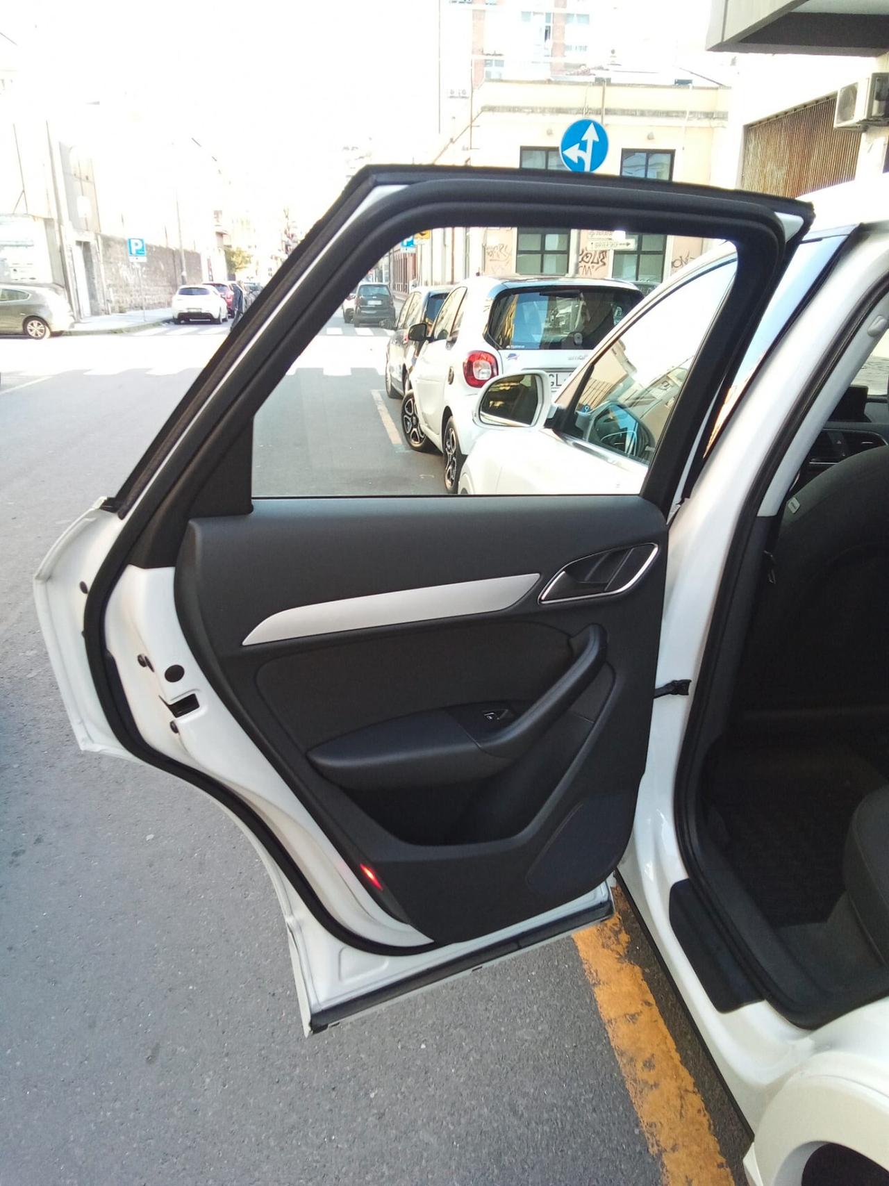 Audi Q3 2.0 TDI 120 CV Sport