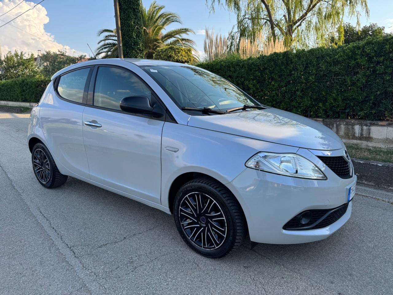 Lancia Ypsilon 1.2 69 CV 5 porte S&S Gold
