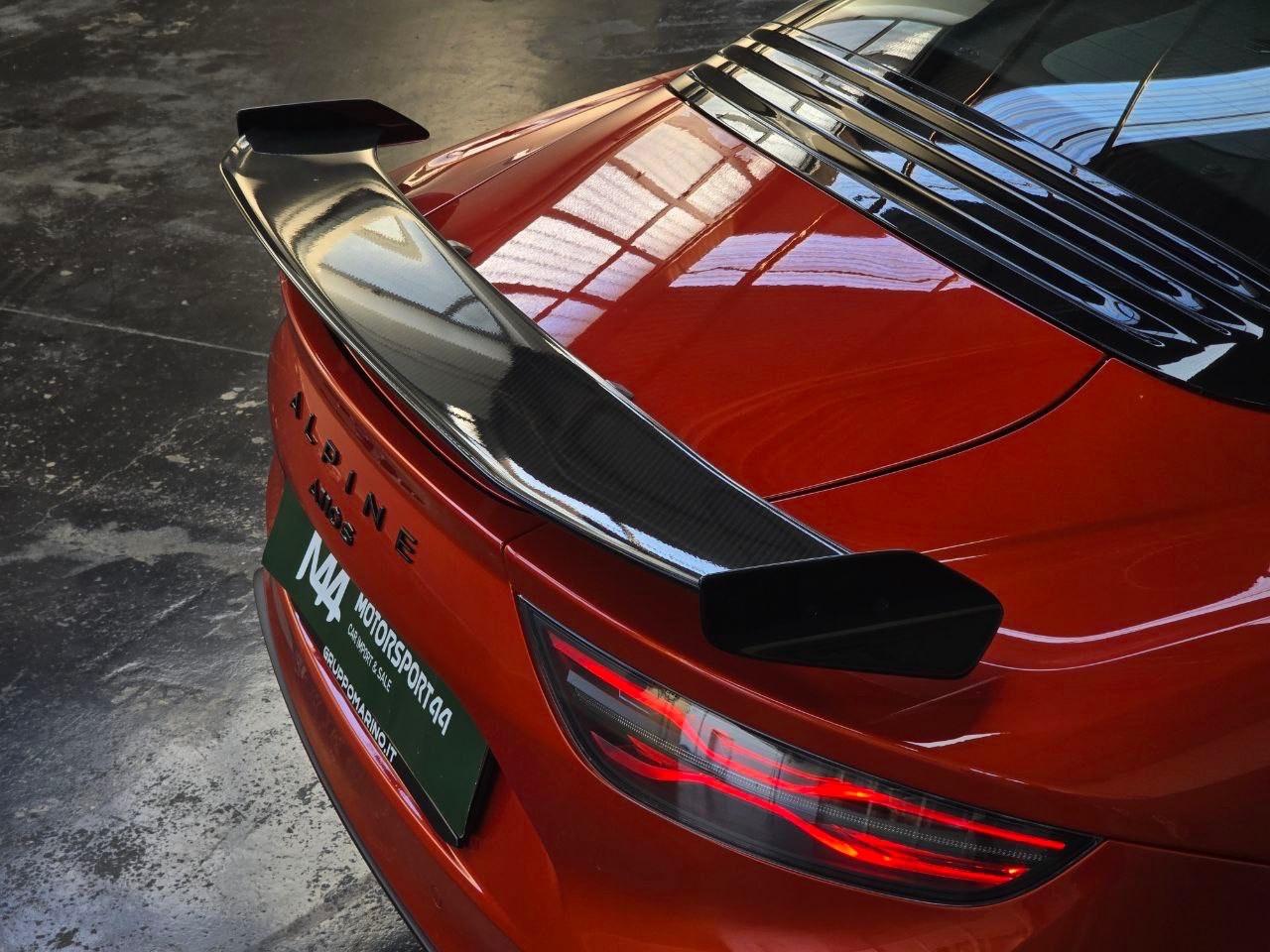 Alpine A110 S Orange, Carbonio