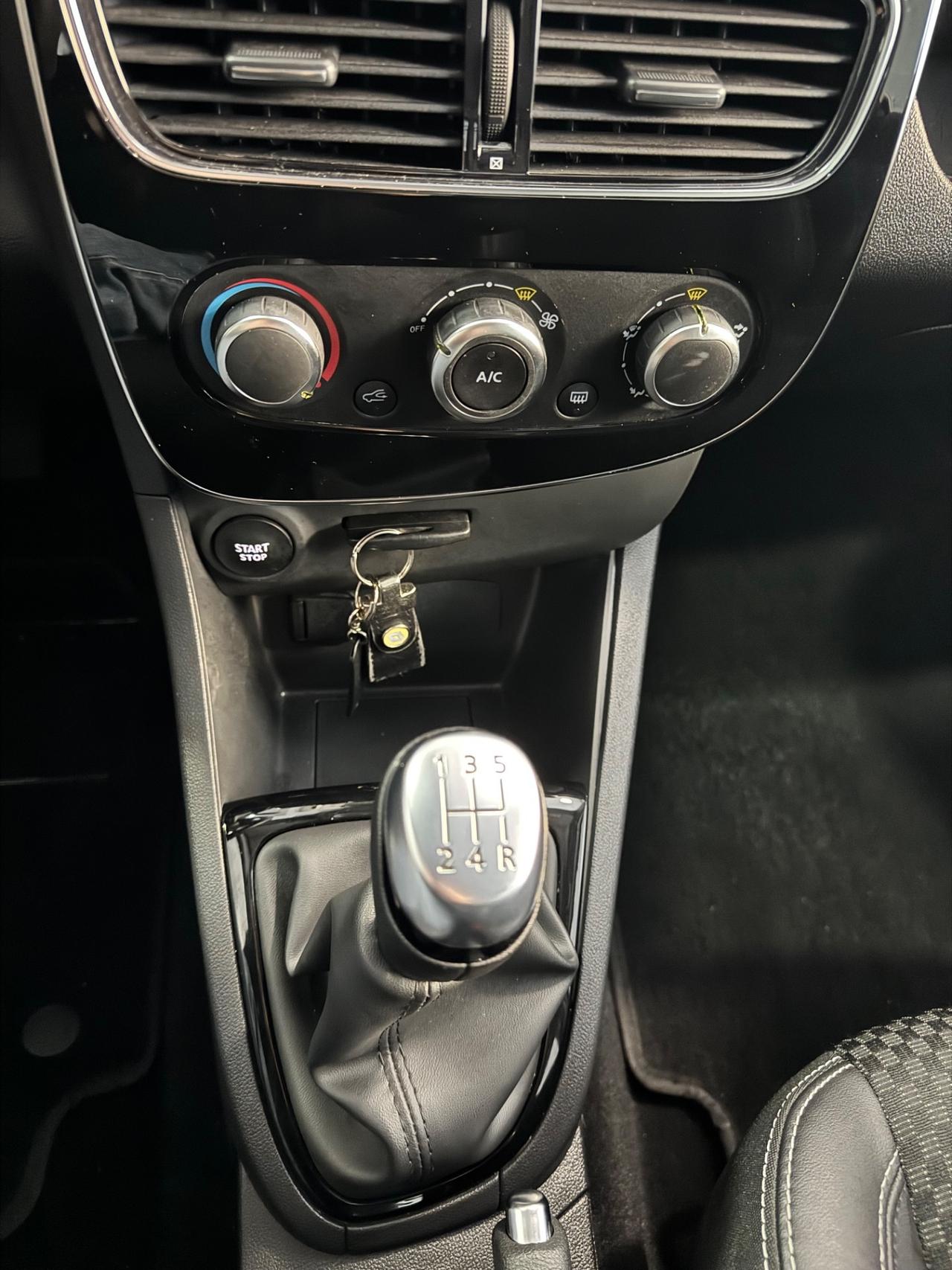 Renault Clio TCe 12V 75 CV 5 porte Moschino Intens