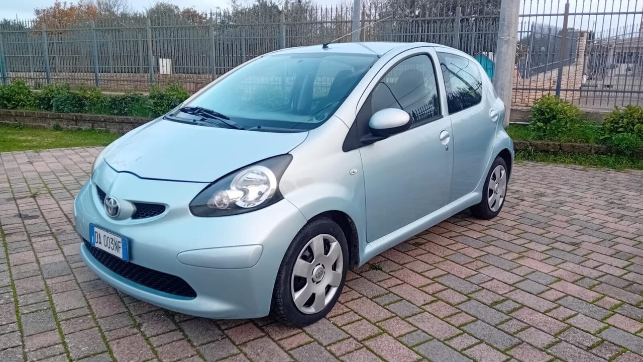 Toyota Aygo 1.0 12V VVT-i 5 porte Sol