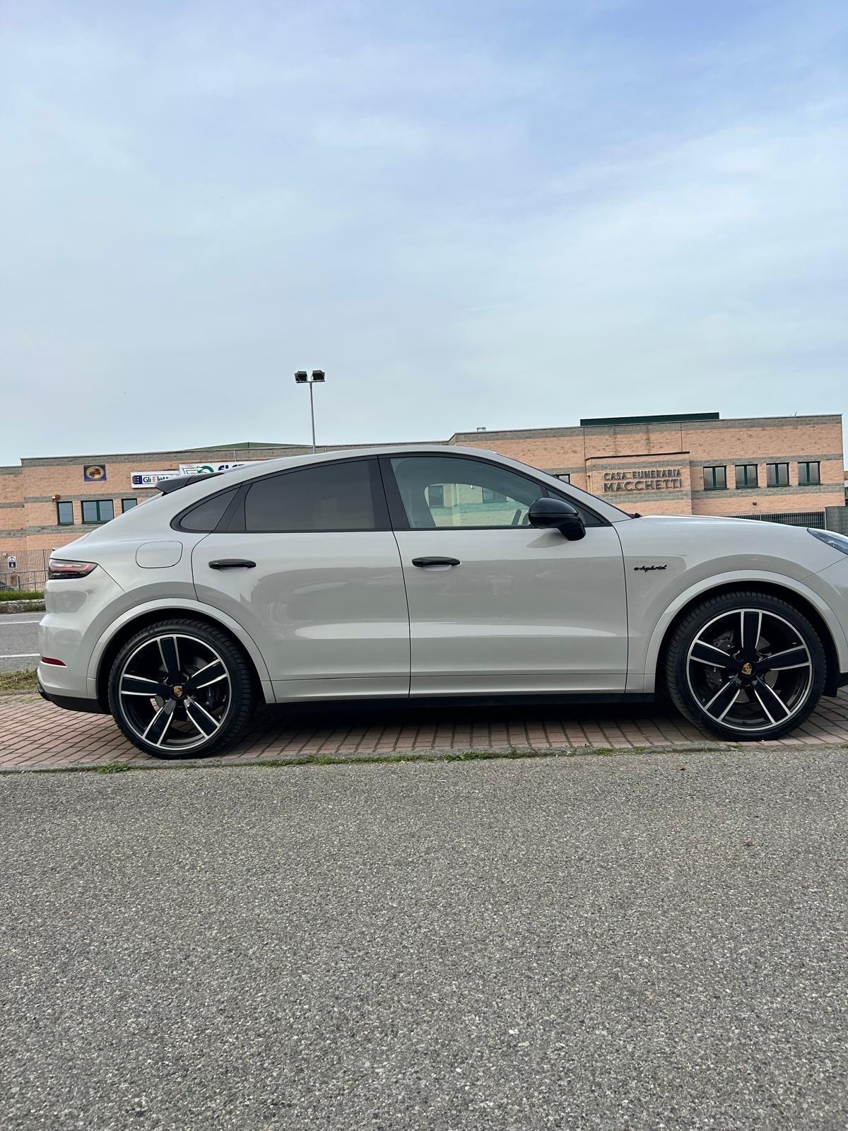 Porsche Cayenne 3.0 V6 E-Hybrid Platinum Edition
