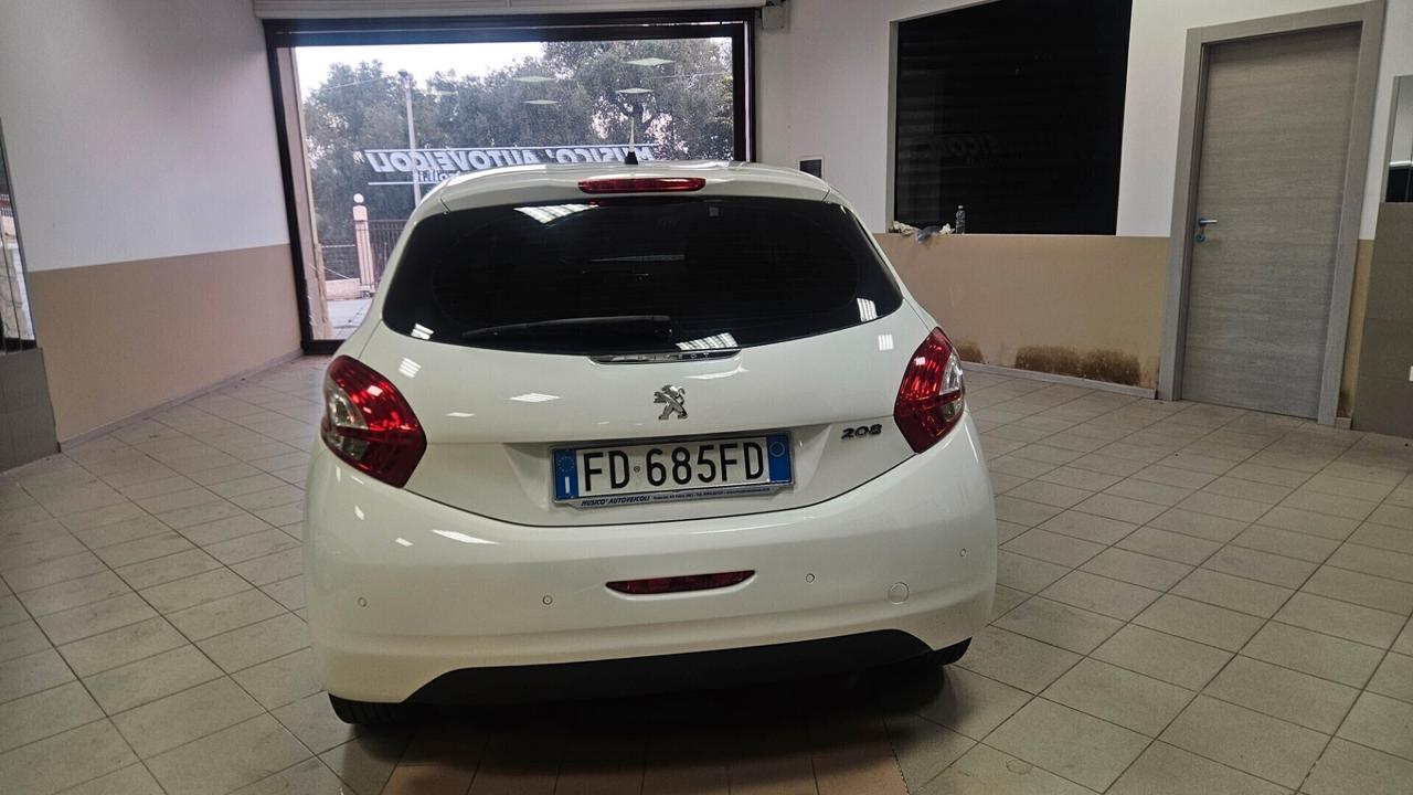 Peugeot 208 1.4 HDi 68 CV 5 porte Allure