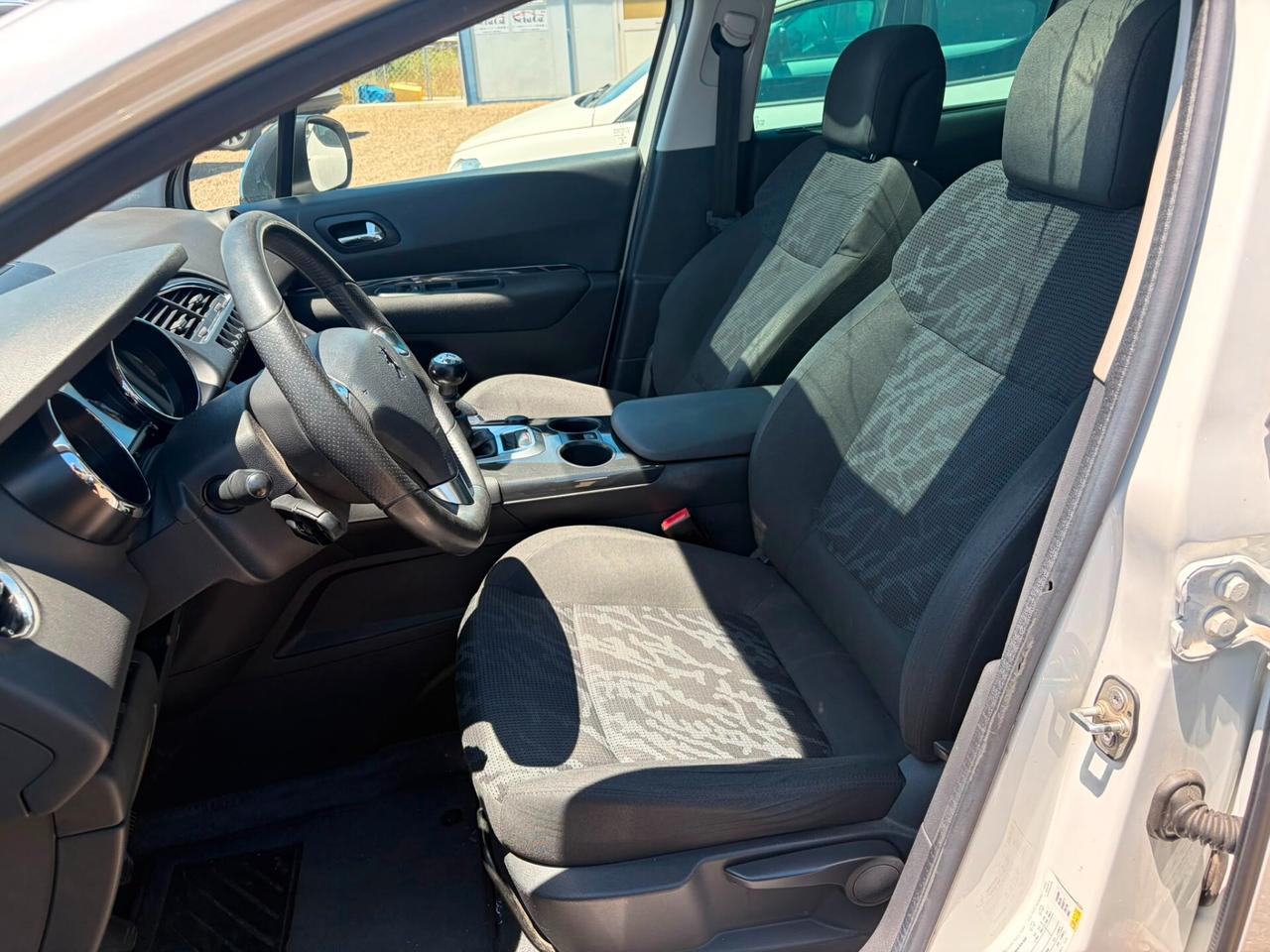 Peugeot 3008 1.6 HDi 115CV Allure ( GRANDINATA )