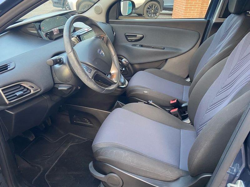 Lancia Ypsilon Ypsilon 1.0 FireFly 5 porte S&S Hybrid Ecochic Silver
