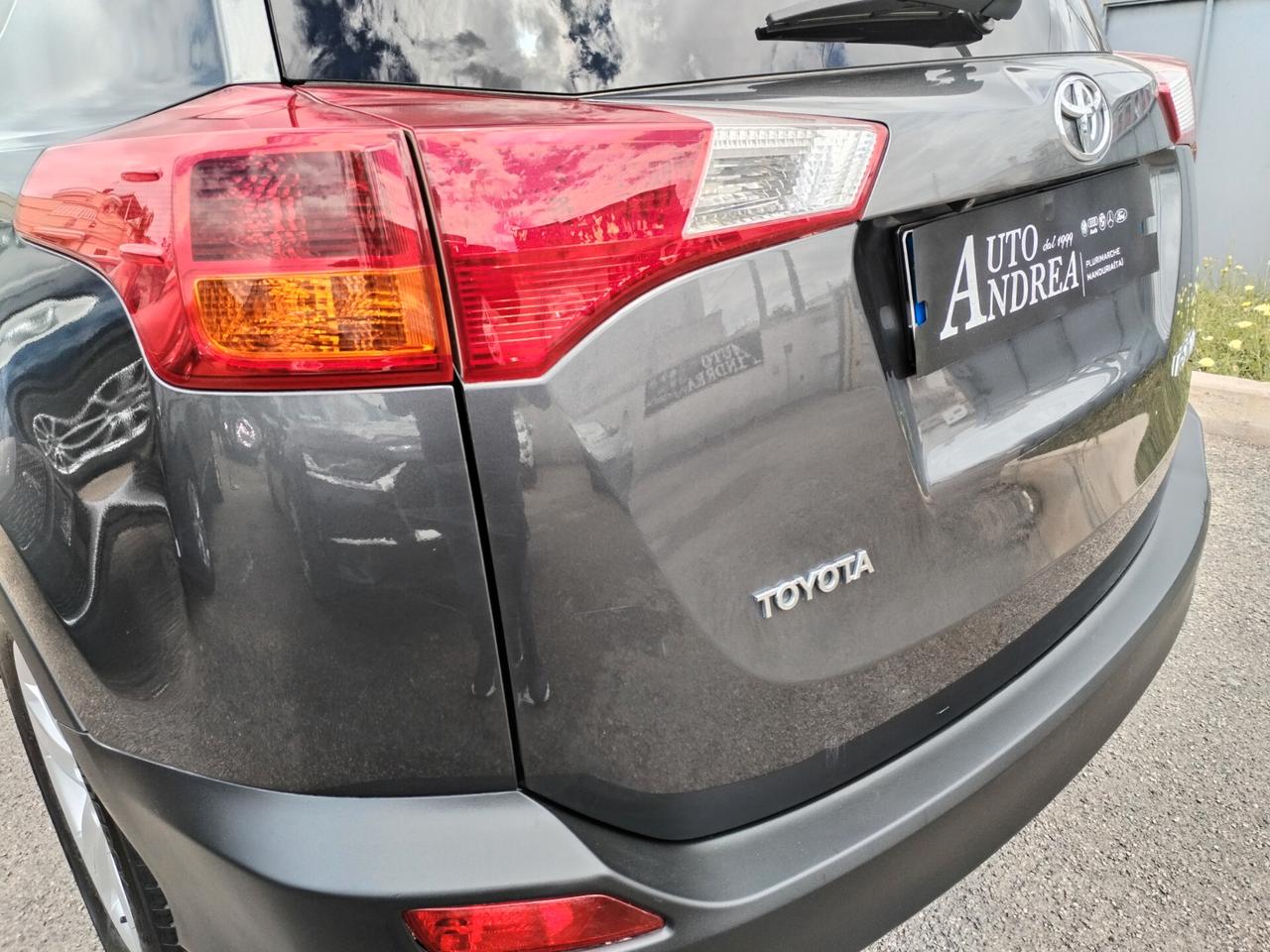 Toyota rav4 2.0d-4 d 2wd 124cv full optional 2014