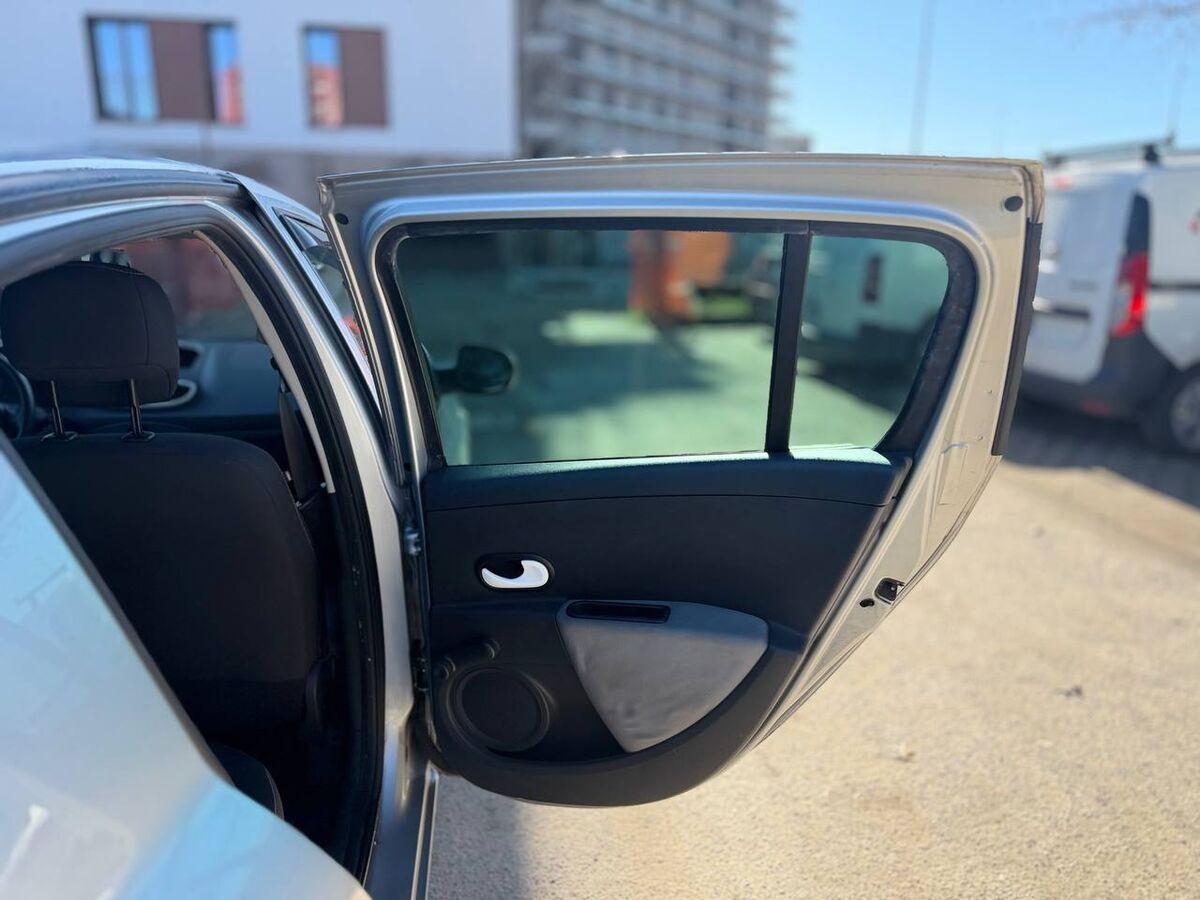 Renault Clio 1.2 16v Live! 5p