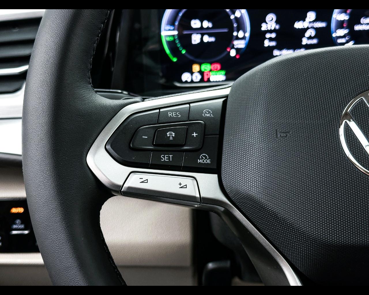 VOLKSWAGEN Multivan 7ª '21-> - Multivan 1.5 PHEV DSG 4Motion Life