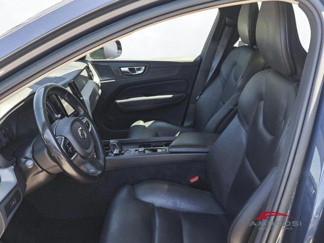 VOLVO XC60 B4 (d) AWD automatico Ultimate Dark