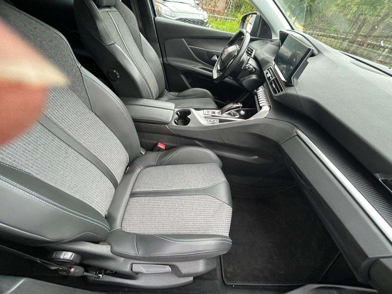 Peugeot 3008 Hybrid 225 e-EAT8 Allure