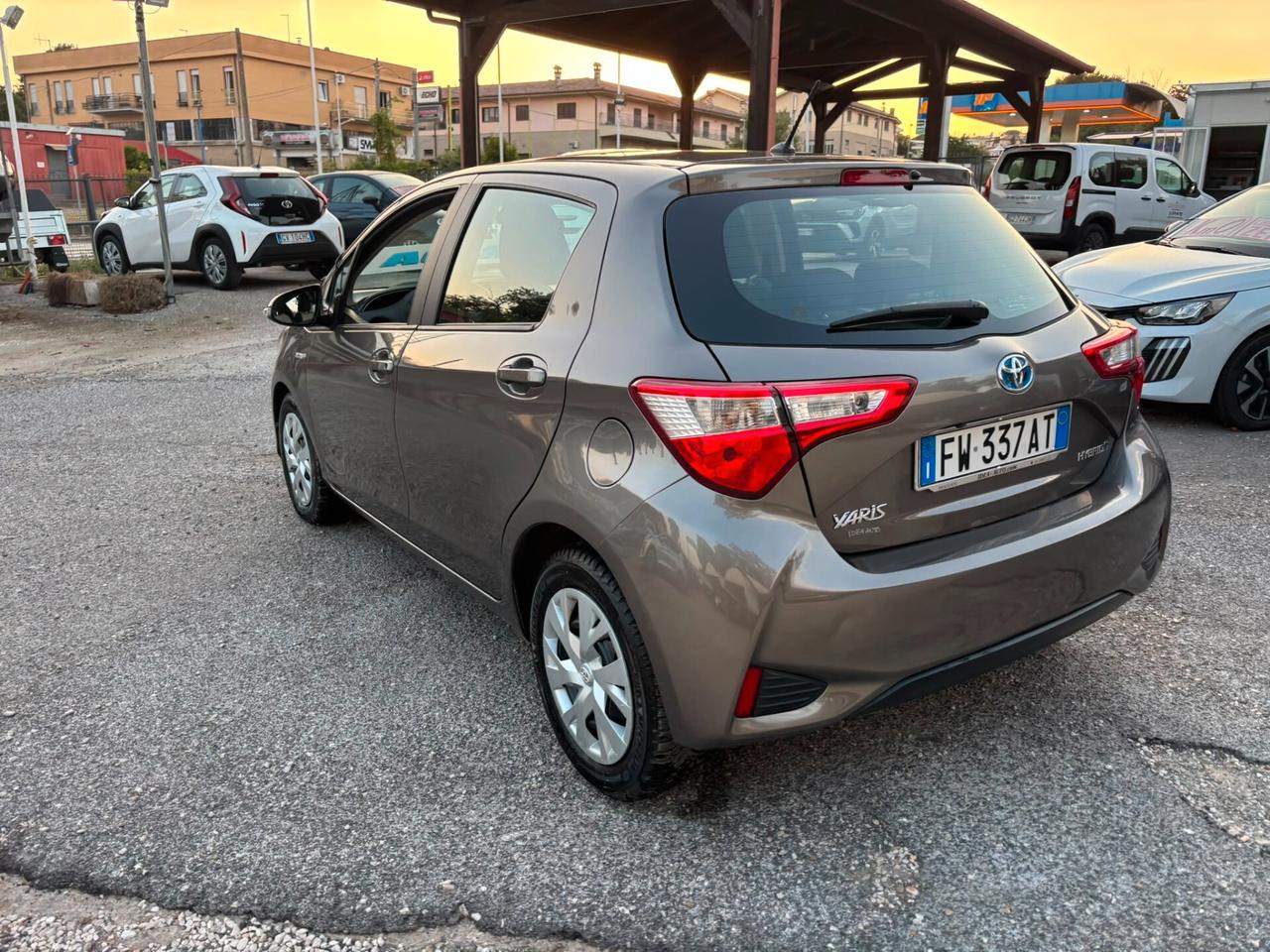 Toyota Yaris 1.5 Hybrid 5 porte Business