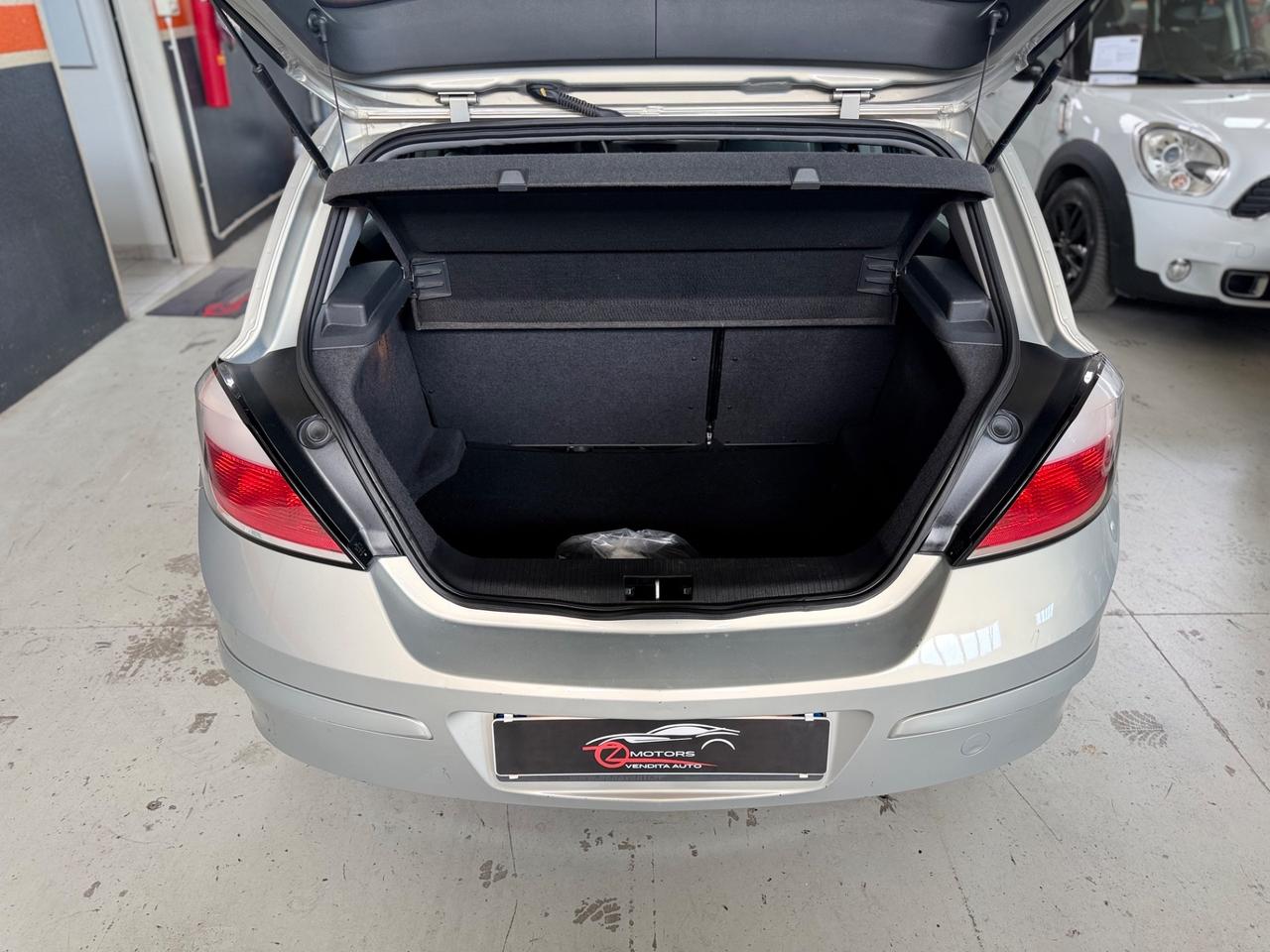 Opel Astra 1.6 16V Twinport 5 porte Cosmo GANCIO TRAINO
