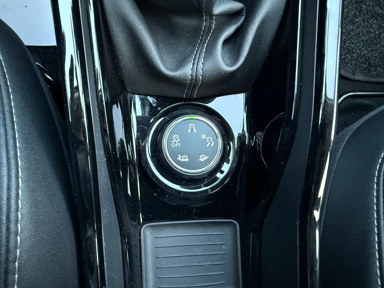 Peugeot 2008 BlueHDi 100 Black Matt