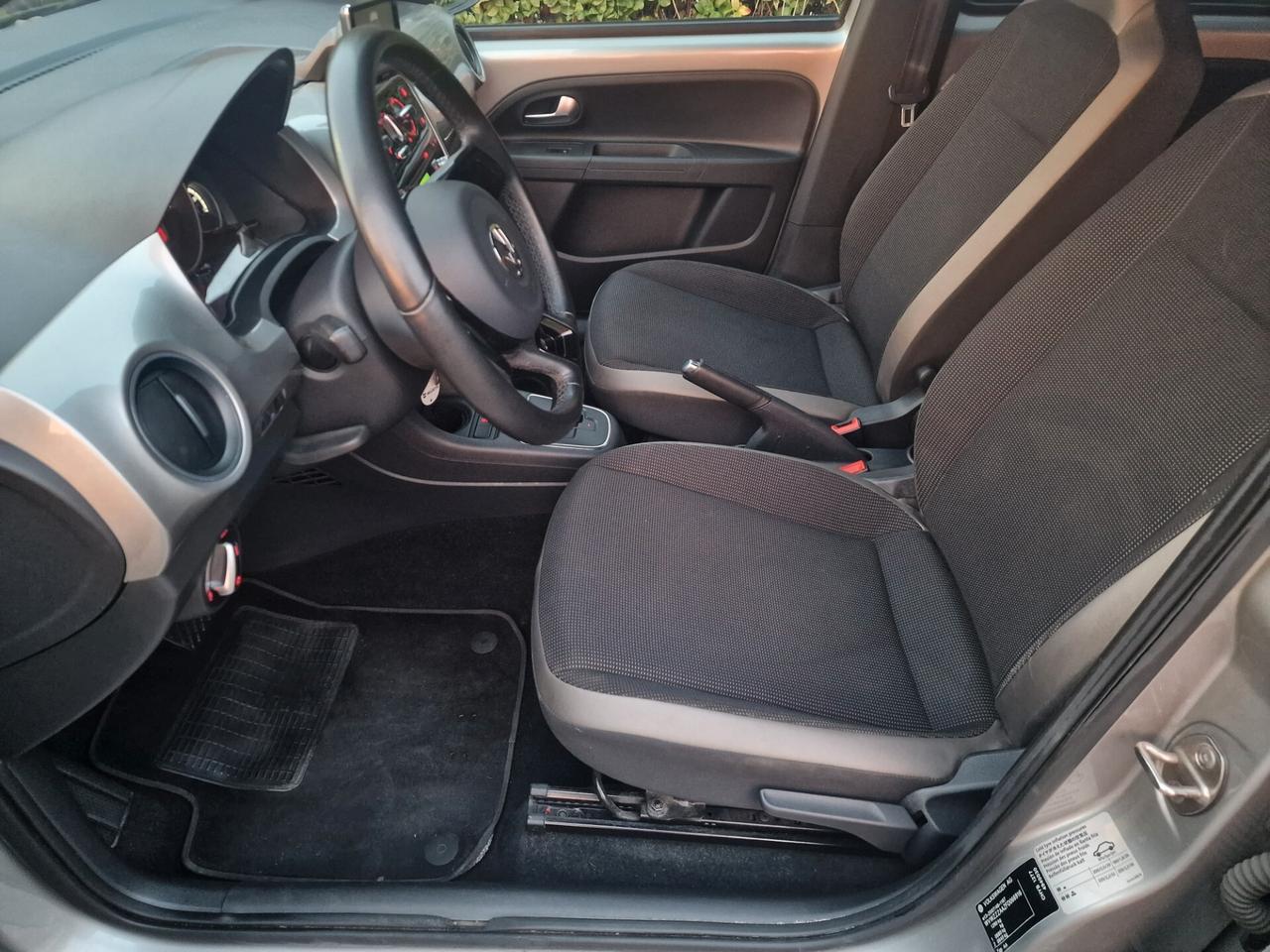 Volkswagen Up 1.0 75cv ASG