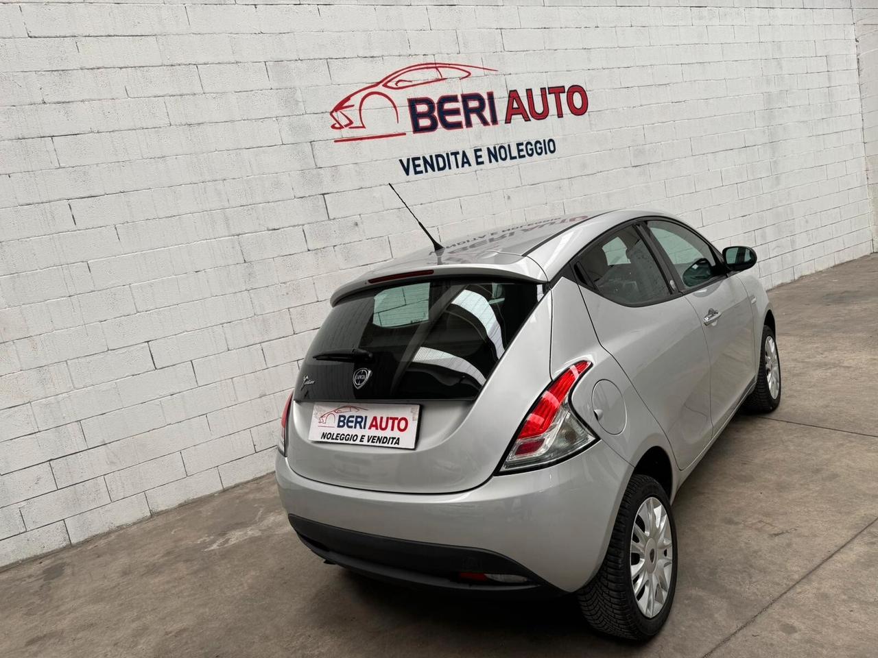 Lancia Ypsilon 5 porte Metano Ecochic Gold