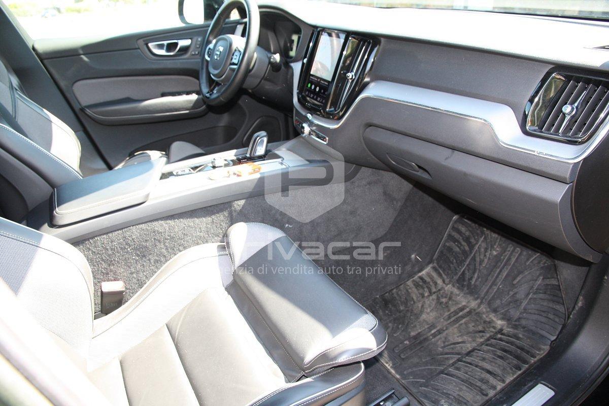 VOLVO XC60 B4 (d) AWD automatico Plus Dark