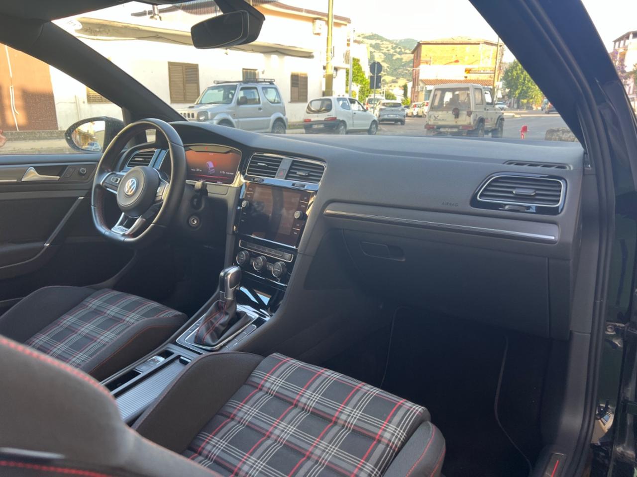 Volkswagen Golf GTI Performance 2.0 245 CV TSI 26000 KM