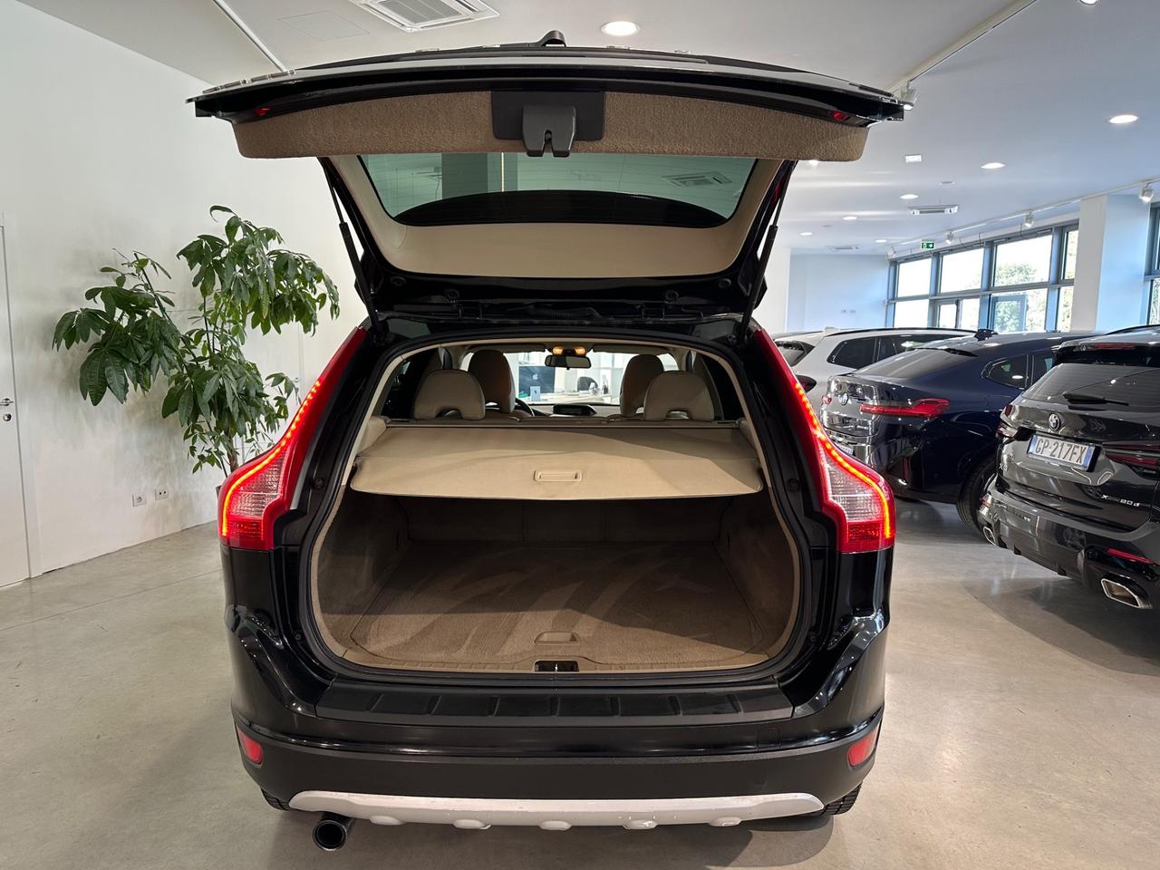 Volvo XC 60 2.4 D 175 CV FWD Geartronic Momentum