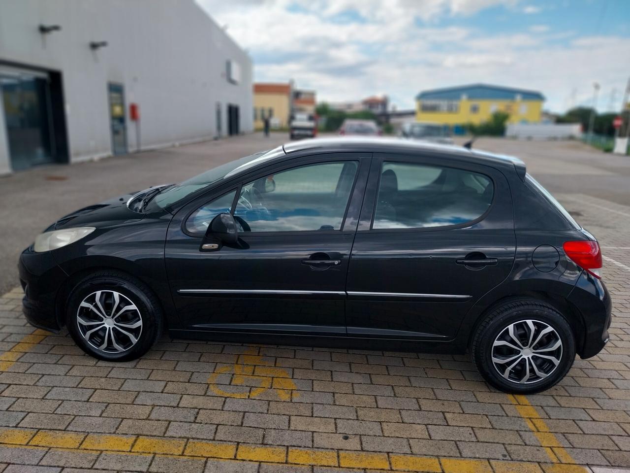 Peugeot 207 1.4 HDi 70CV 5p. Active