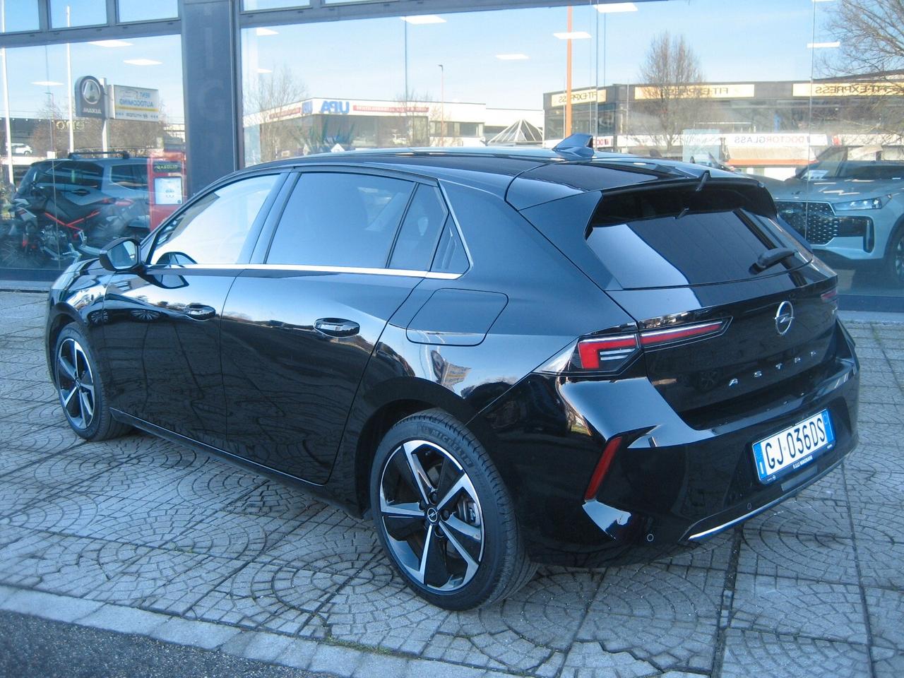Opel Astra 1.6 Plug-in Hybrid 180 CV AT8 Business Elegance