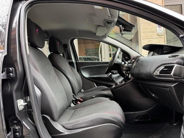 Lancia Ypsilon 1.2 5 porte Elefantino