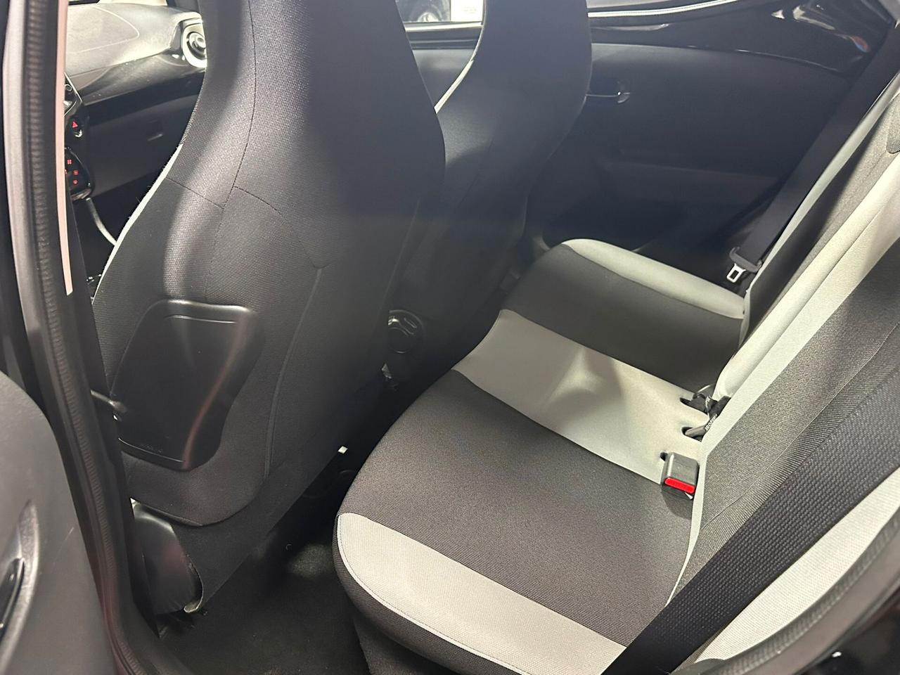 Toyota Aygo 1.0 VVT-i 69 CV x-BLACK - 2016