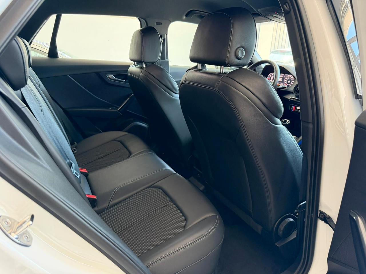 Audi Q2 35 TDI S tronic Identity Black