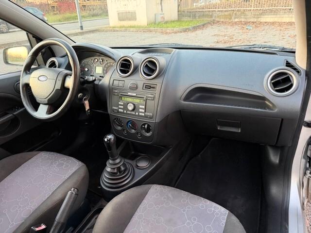 Ford Fiesta 1.2 16V 3p. Ghia Euro 4 ok neopatentati
