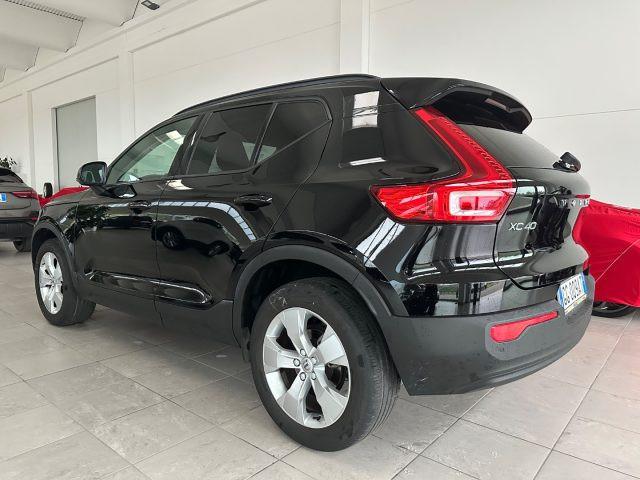 VOLVO XC40 T2 Momentum Core