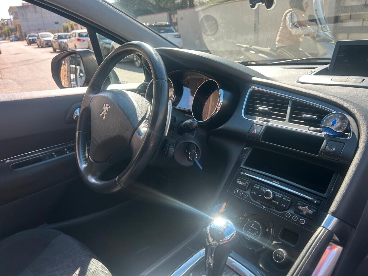 Peugeot 3008 1.6 e-HDi 112CV cambio robotizzato S.&S. Premium