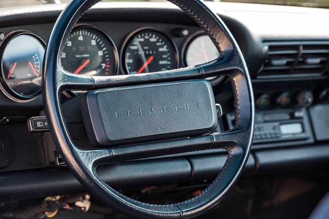 Porsche 911 964 Carrera 4 Cabriolet