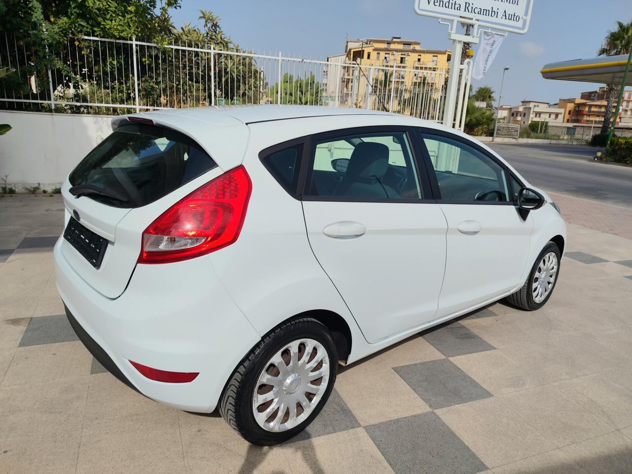 Ford Fiesta 1.4 TDCi 70CV 5 porte Titanium