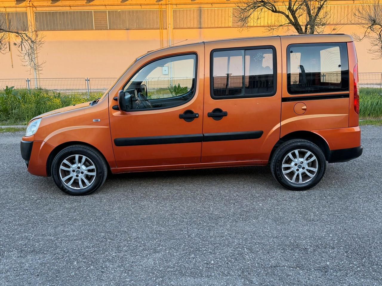Fiat Doblo 1.9 MJT 105 CV Passo Lungo 5 posti