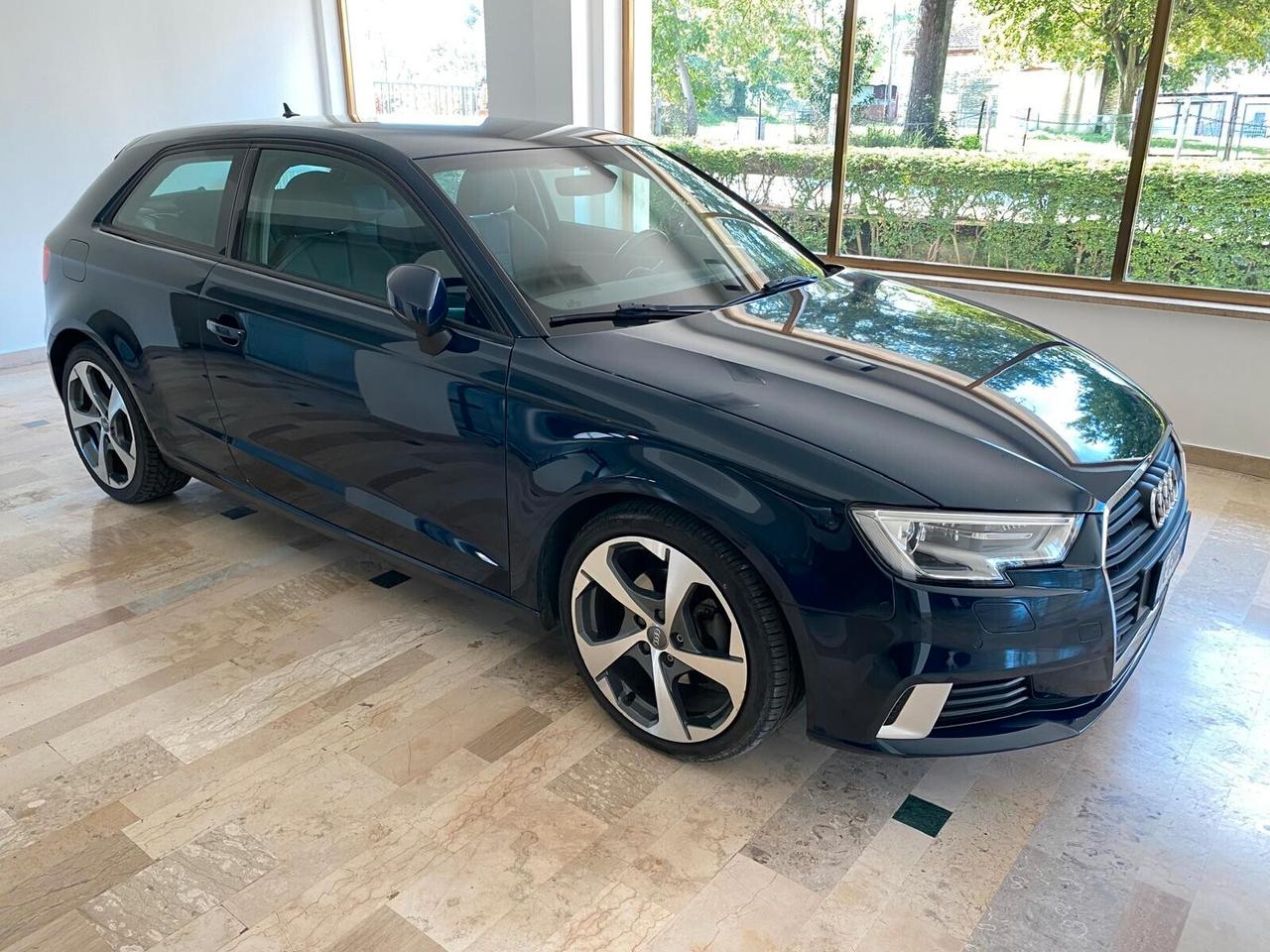 AUDI A3 1.6 TDI 110cv SPORT RESTYLING